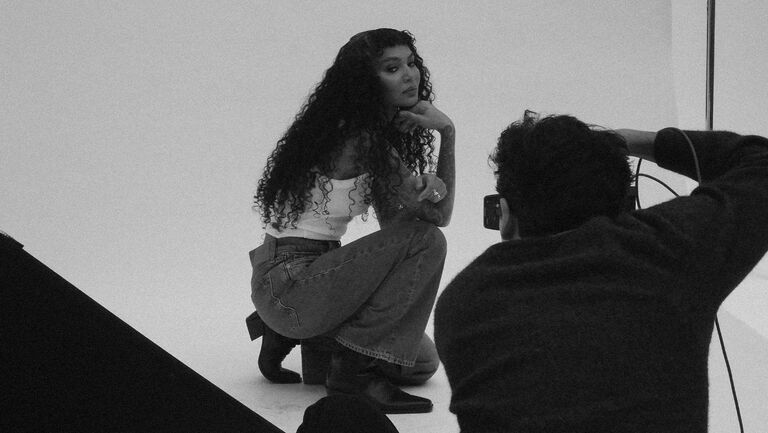 Sophia Roe BTS image